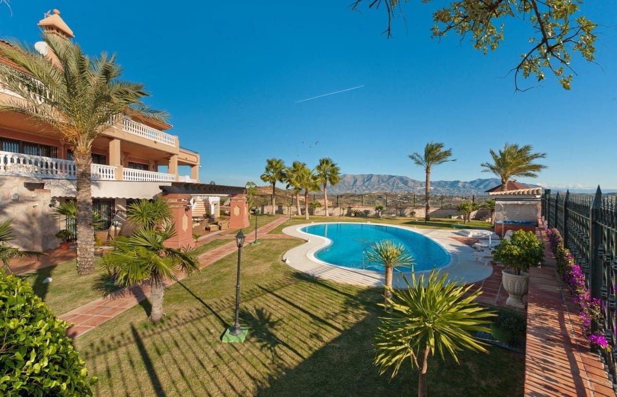 7 sovrum Villa till salu i Mijas med pool garage - 5 600 000 € (Ref: 10122442)