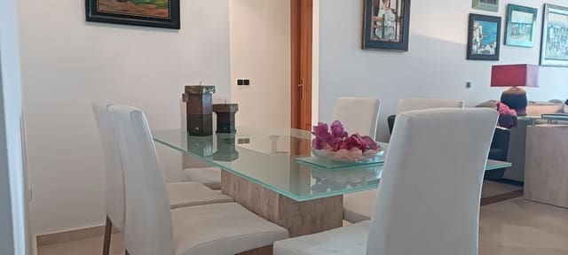 Apartamento de 2 habitaciones en Romana Playa, Marbella en venta con piscina garaje - 550.000 € (Ref: 10122453)