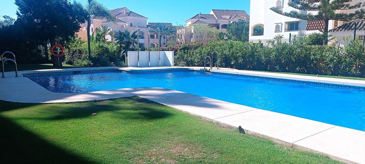 Apartamento de 2 habitaciones en Marbella en venta con piscina garaje - 550.000 € (Ref: 10122453)
