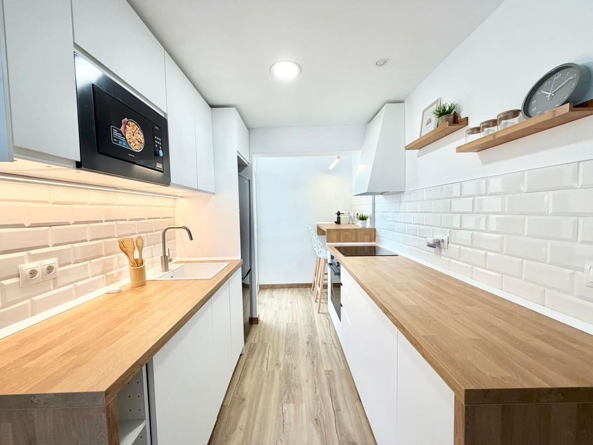 2 bedroom Apartment for sale in Arroyo de la Miel with pool garage - € 319,900 (Ref: 10122464)