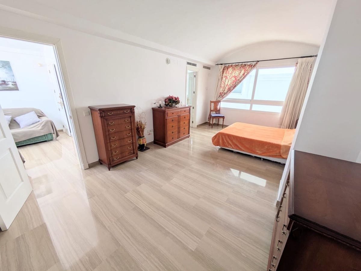 3 sypialnia Apartament na sprzedaż w Benalmadena z basenem - 1 030 000 € (Ref: 10122476)