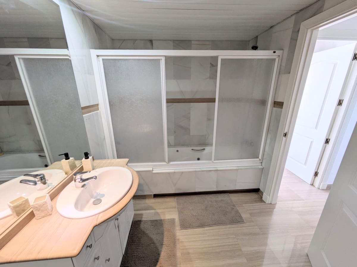 3 sypialnia Apartament na sprzedaż w Benalmadena z basenem - 1 030 000 € (Ref: 10122476)