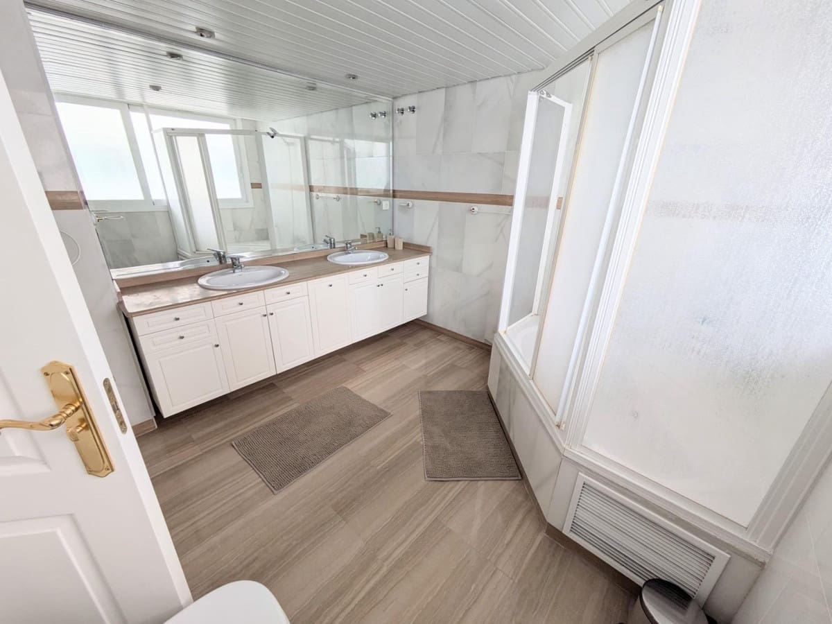 3 sypialnia Apartament na sprzedaż w Benalmadena z basenem - 1 030 000 € (Ref: 10122476)