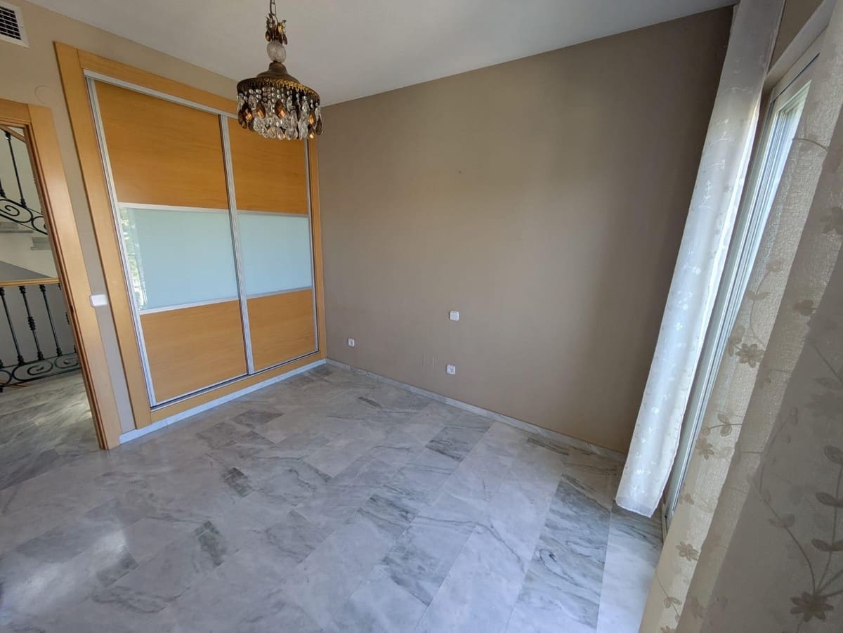 5 soverom Villa til salgs i Malaga by med svømmebasseng garasje - € 1 340 000 (Ref: 10122486)