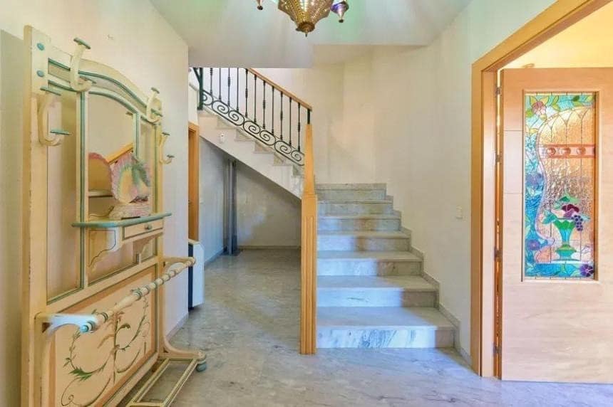 5 soverom Villa til salgs i Malaga by med svømmebasseng garasje - € 1 340 000 (Ref: 10122486)
