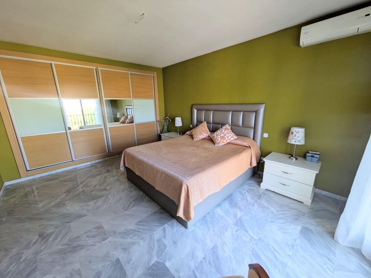 5 soverom Villa til salgs i Malaga by med svømmebasseng garasje - € 1 340 000 (Ref: 10122486)