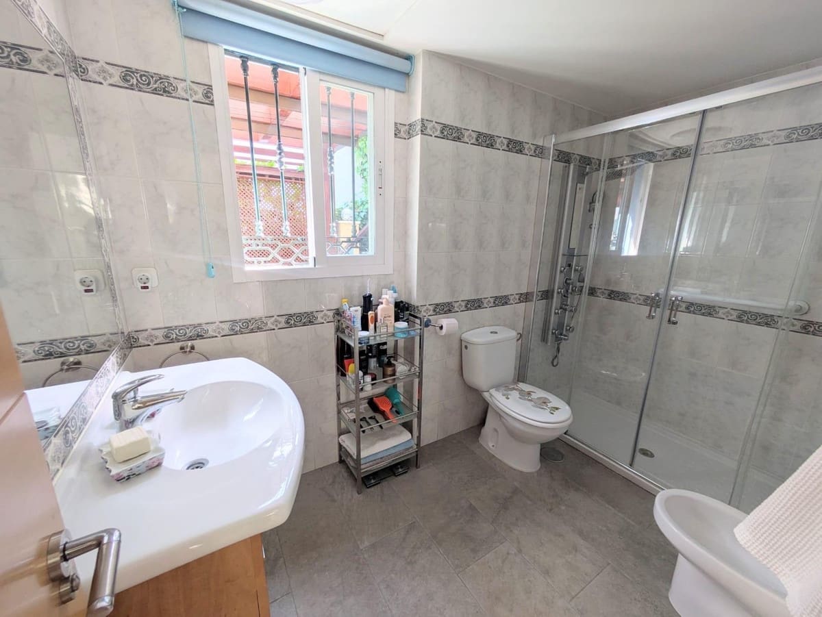 5 soverom Villa til salgs i Malaga by med svømmebasseng garasje - € 1 340 000 (Ref: 10122486)