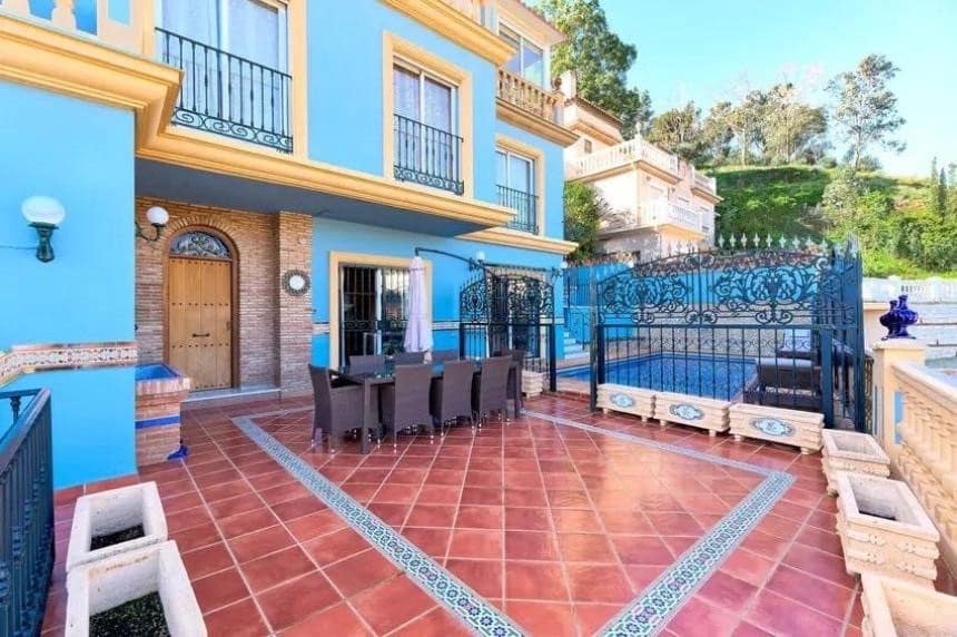 5 soverom Villa til salgs i Malaga by med svømmebasseng garasje - € 1 340 000 (Ref: 10122486)