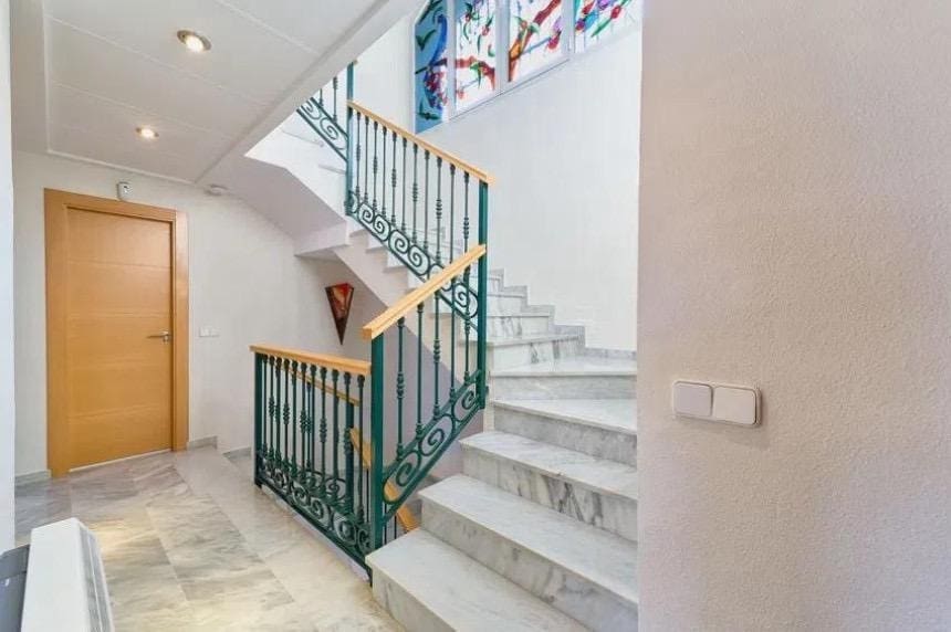 5 soverom Villa til salgs i Malaga by med svømmebasseng garasje - € 1 340 000 (Ref: 10122486)