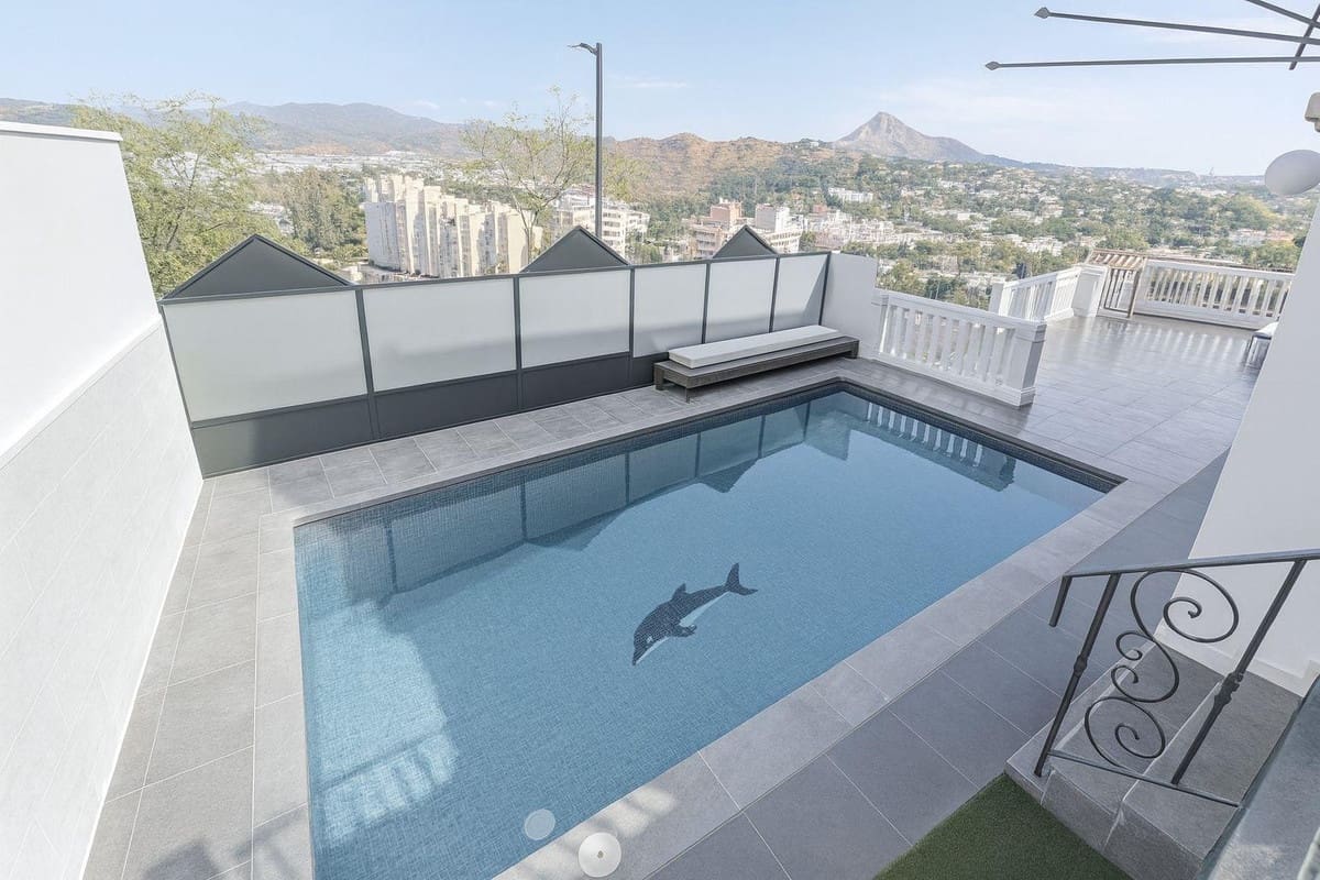 5 soverom Villa til salgs i Malaga by med svømmebasseng garasje - € 1 340 000 (Ref: 10122486)