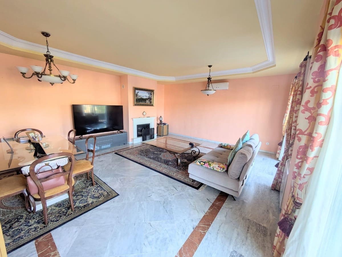 5 soverom Villa til salgs i Malaga by med svømmebasseng garasje - € 1 340 000 (Ref: 10122486)