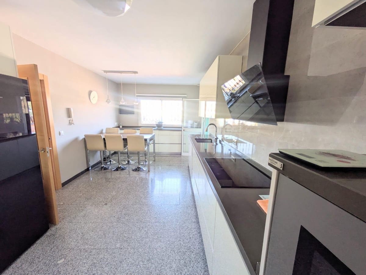 5 soverom Villa til salgs i Malaga by med svømmebasseng garasje - € 1 340 000 (Ref: 10122486)