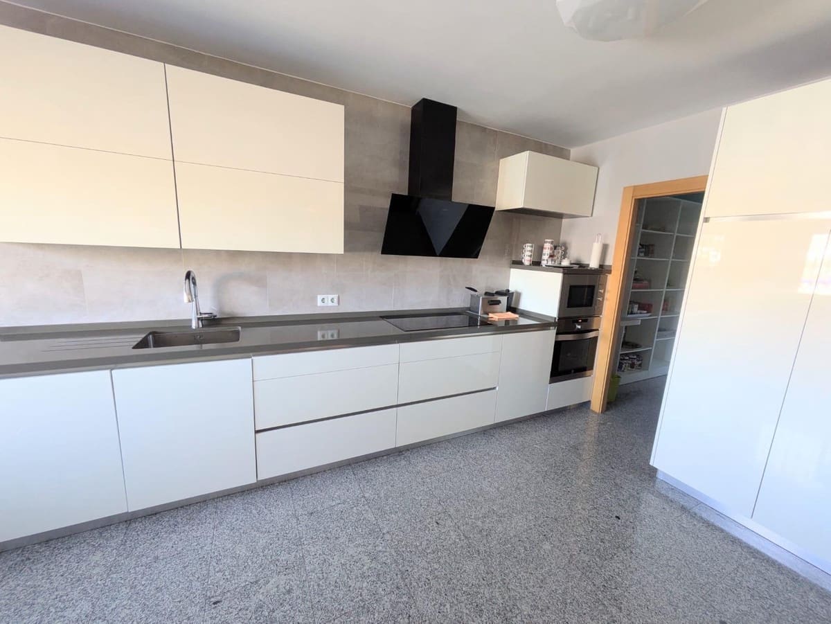 5 soverom Villa til salgs i Malaga by med svømmebasseng garasje - € 1 340 000 (Ref: 10122486)