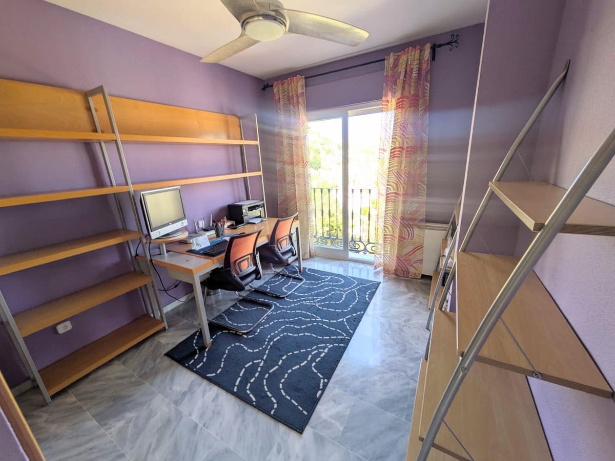 5 soverom Villa til salgs i Malaga by med svømmebasseng garasje - € 1 340 000 (Ref: 10122486)