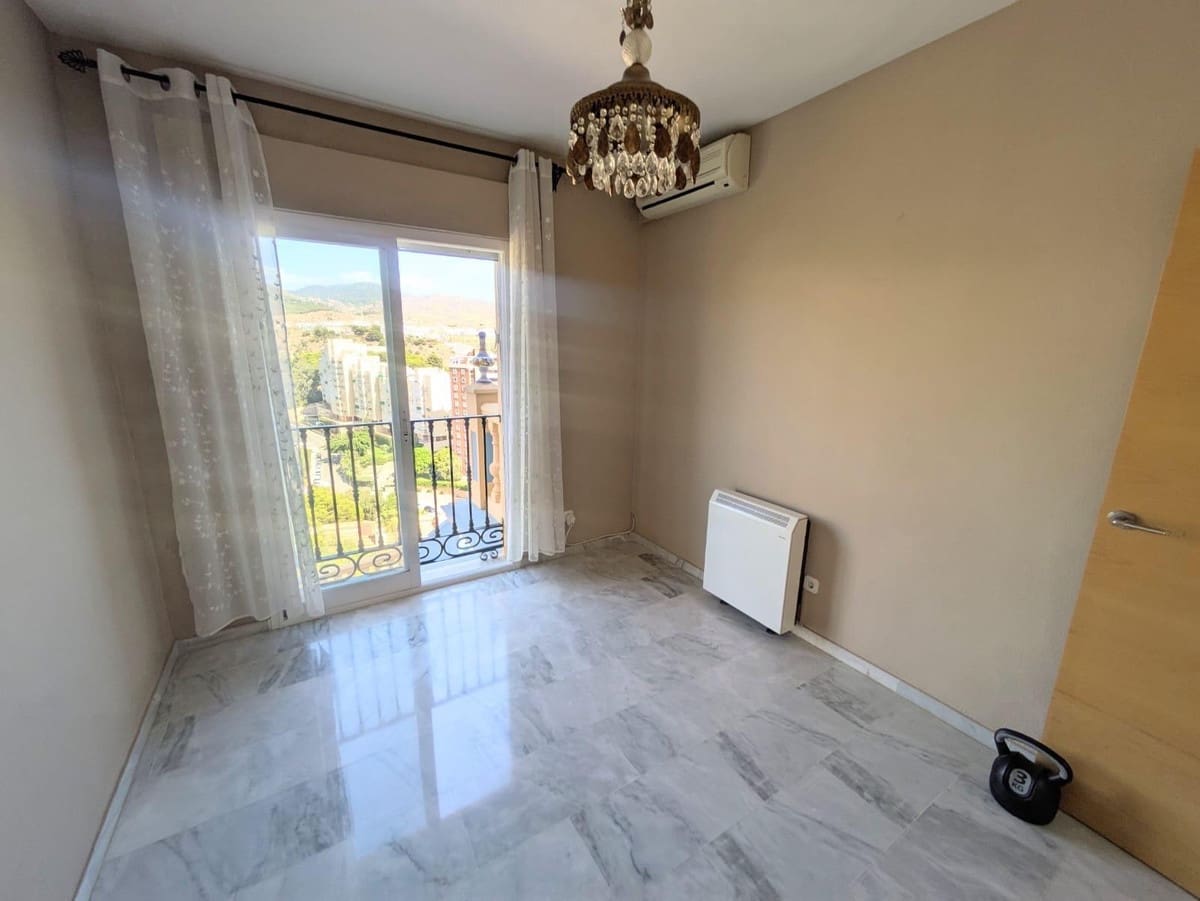 5 soverom Villa til salgs i Malaga by med svømmebasseng garasje - € 1 340 000 (Ref: 10122486)