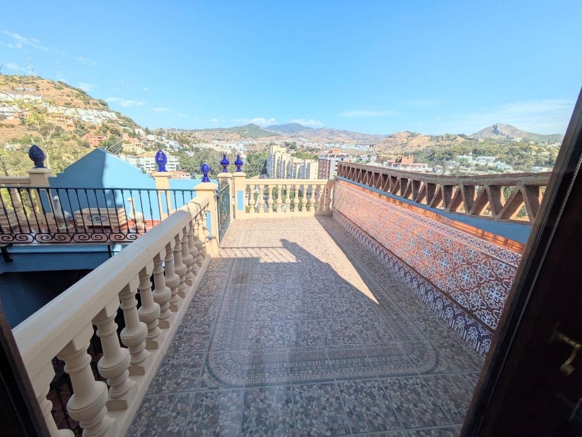 5 soverom Villa til salgs i Malaga by med svømmebasseng garasje - € 1 340 000 (Ref: 10122486)