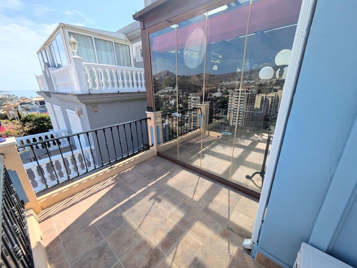 5 soverom Villa til salgs i Malaga by med svømmebasseng garasje - € 1 340 000 (Ref: 10122486)