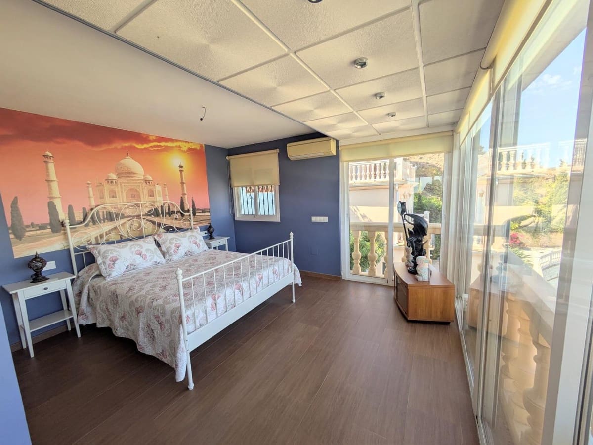 5 soverom Villa til salgs i Malaga by med svømmebasseng garasje - € 1 340 000 (Ref: 10122486)
