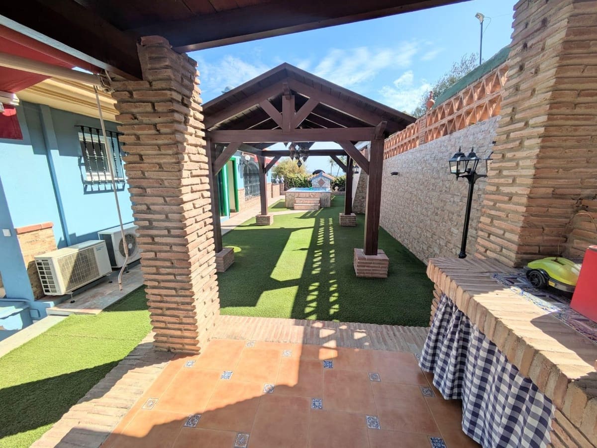 5 soverom Villa til salgs i Malaga by med svømmebasseng garasje - € 1 340 000 (Ref: 10122486)