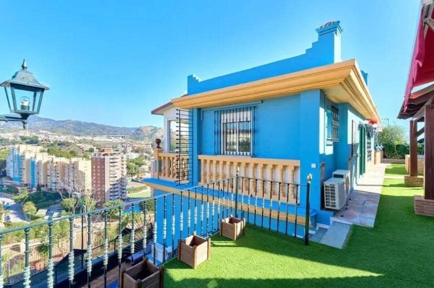 5 soverom Villa til salgs i Malaga by med svømmebasseng garasje - € 1 340 000 (Ref: 10122486)