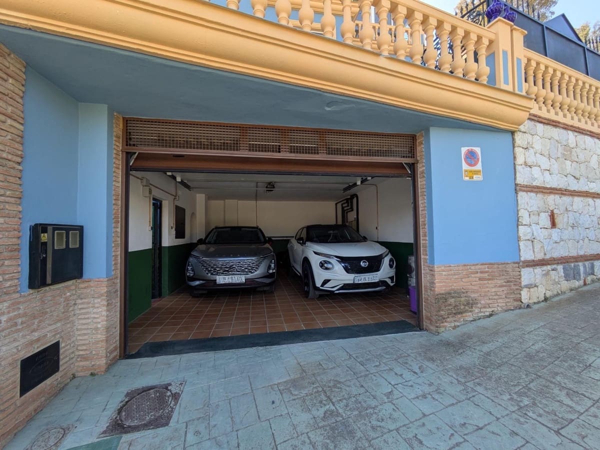 5 soverom Villa til salgs i Malaga by med svømmebasseng garasje - € 1 340 000 (Ref: 10122486)