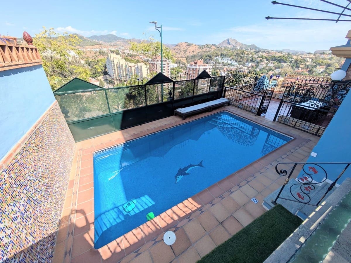 5 soverom Villa til salgs i Malaga by med svømmebasseng garasje - € 1 340 000 (Ref: 10122486)