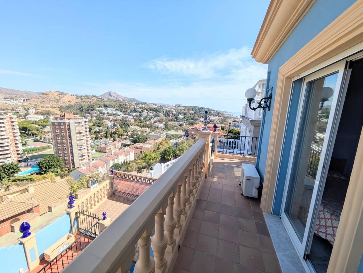 5 soverom Villa til salgs i Malaga by med svømmebasseng garasje - € 1 340 000 (Ref: 10122486)