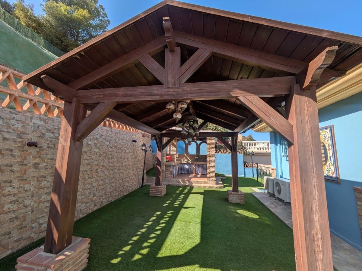 5 soverom Villa til salgs i Malaga by med svømmebasseng garasje - € 1 340 000 (Ref: 10122486)