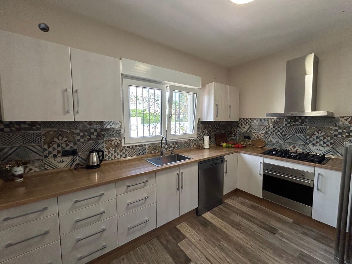 4 soveværelse Villa til salg i Benalmadena med swimmingpool garage - € 1.159.000 (Ref: 10122498)