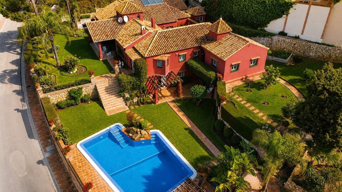 Chalet de 8 habitaciones en Benalmádena en venta con piscina garaje - 3.500.000 € (Ref: 10122502)