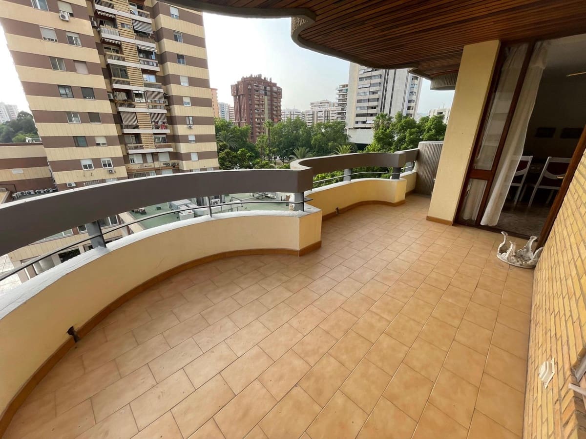 4 bedroom Apartment for sale in Malaga city with garage - € 799,000 (Ref: 10122508)