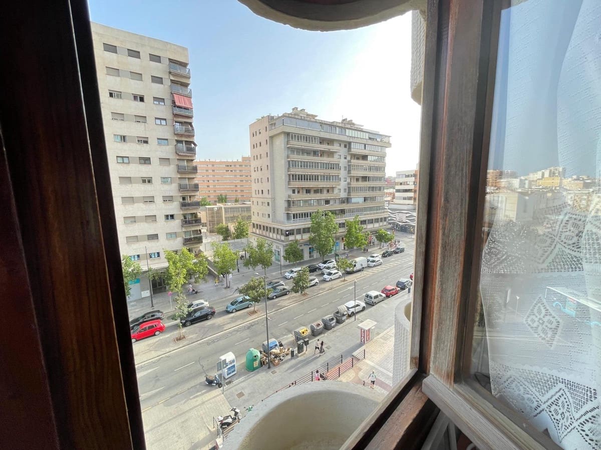 4 bedroom Apartment for sale in Malaga city with garage - € 799,000 (Ref: 10122508)