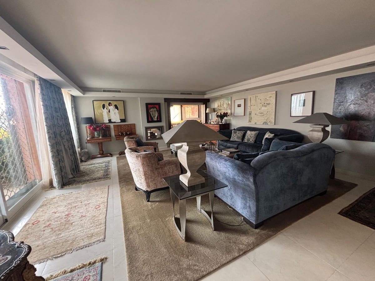 4 bedroom Villa for sale in Malaga city with garage - € 2,740,000 (Ref: 10122522)
