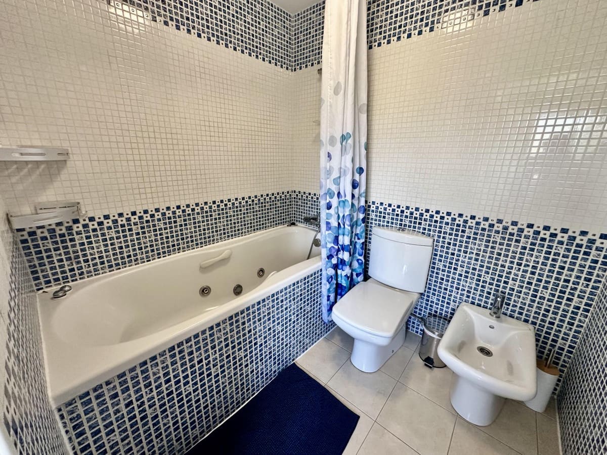 3 soveværelse Villa til salg i Marbella med swimmingpool garage - € 889.000 (Ref: 10122549)