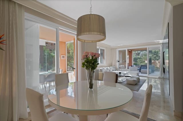 Apartamento de 3 habitaciones en Los Naranjos, Marbella en venta con piscina garaje - 749.000 € (Ref: 10122552)
