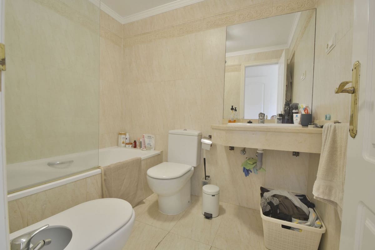 2 soverom Leilighet til salgs i Marbella med svømmebasseng garasje - € 385 000 (Ref: 10122571)