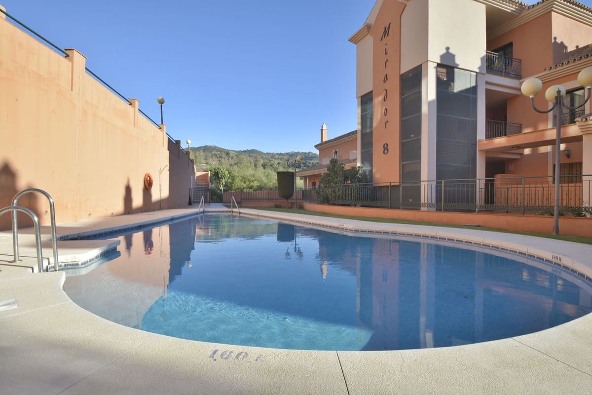 2 soverom Leilighet til salgs i Marbella med svømmebasseng garasje - € 385 000 (Ref: 10122571)