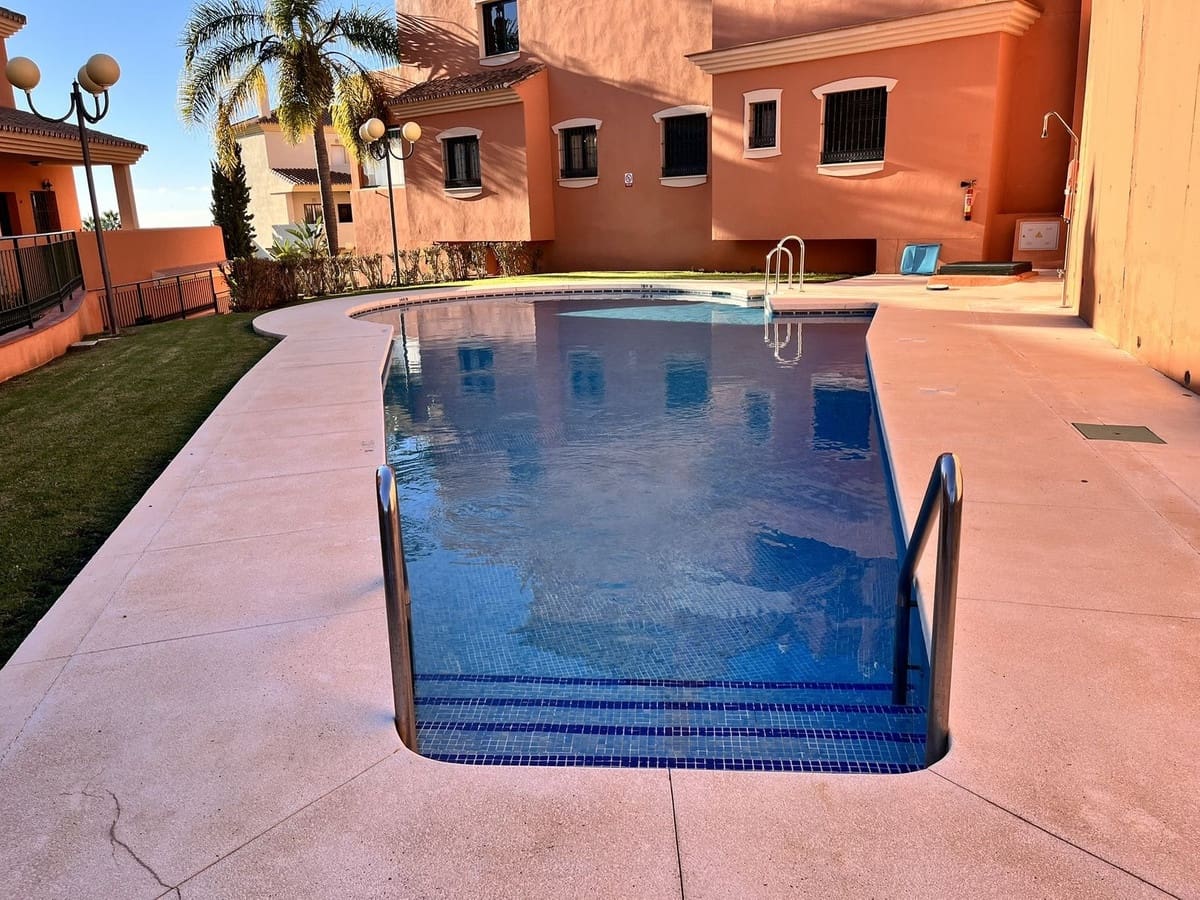2 soverom Leilighet til salgs i Marbella med svømmebasseng garasje - € 385 000 (Ref: 10122571)