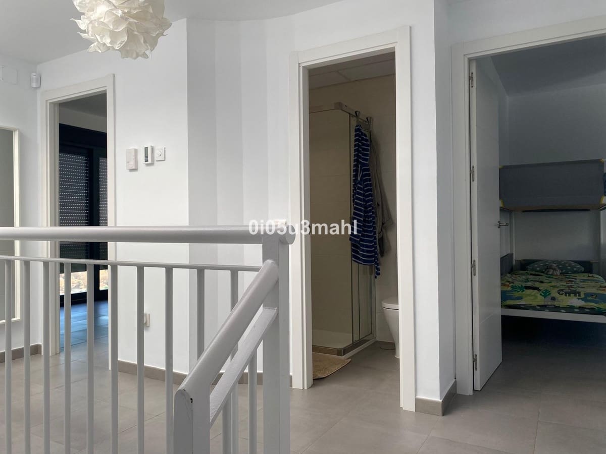 4 soverom Villa til salgs i Malaga by med svømmebasseng garasje - € 1 650 000 (Ref: 10122584)