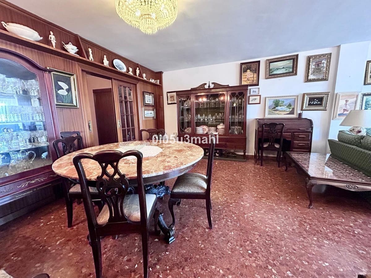 4 bedroom Apartment for sale in Malaga city with pool garage - € 1,050,000 (Ref: 10122588)
