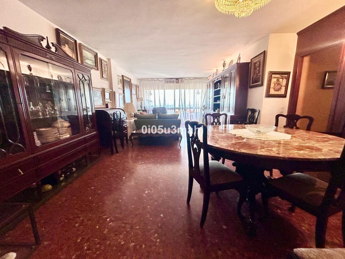 4 bedroom Apartment for sale in Malaga city with pool garage - € 1,050,000 (Ref: 10122588)
