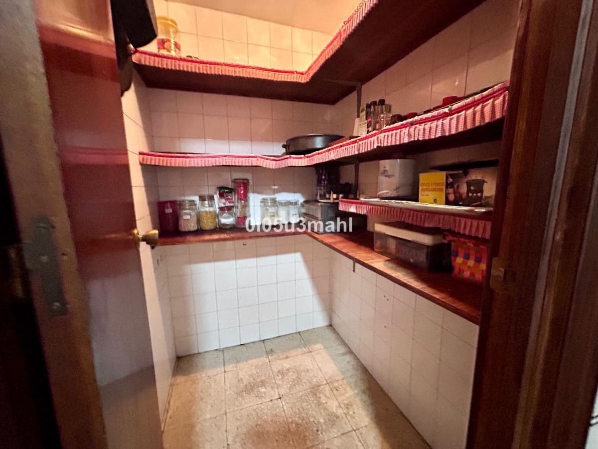 4 bedroom Apartment for sale in Malaga city with pool garage - € 1,050,000 (Ref: 10122588)
