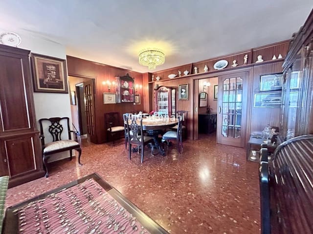 4 bedroom Apartment for sale in Pedregalejo, Málaga city with pool garage - € 1,050,000 (Ref: 10122588)