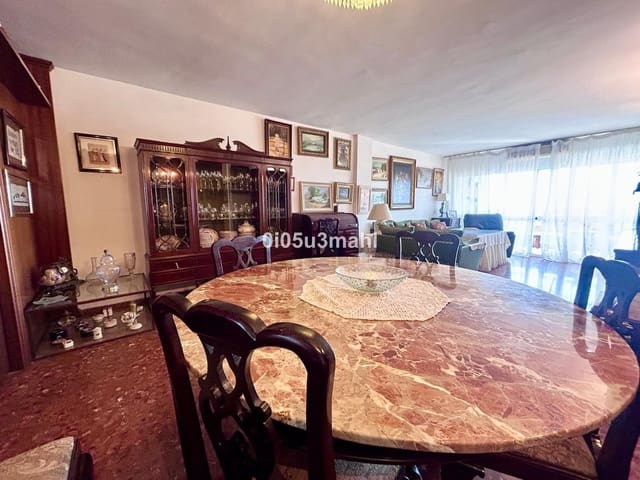 4 bedroom Apartment for sale in Pedregalejo, Málaga city with pool garage - € 1,050,000 (Ref: 10122588)