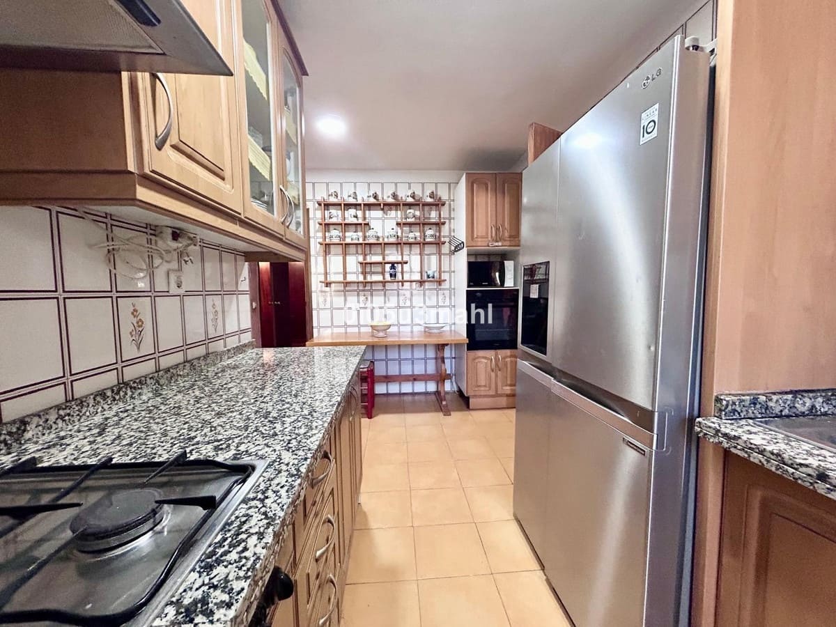 4 bedroom Apartment for sale in Malaga city with pool garage - € 1,050,000 (Ref: 10122588)