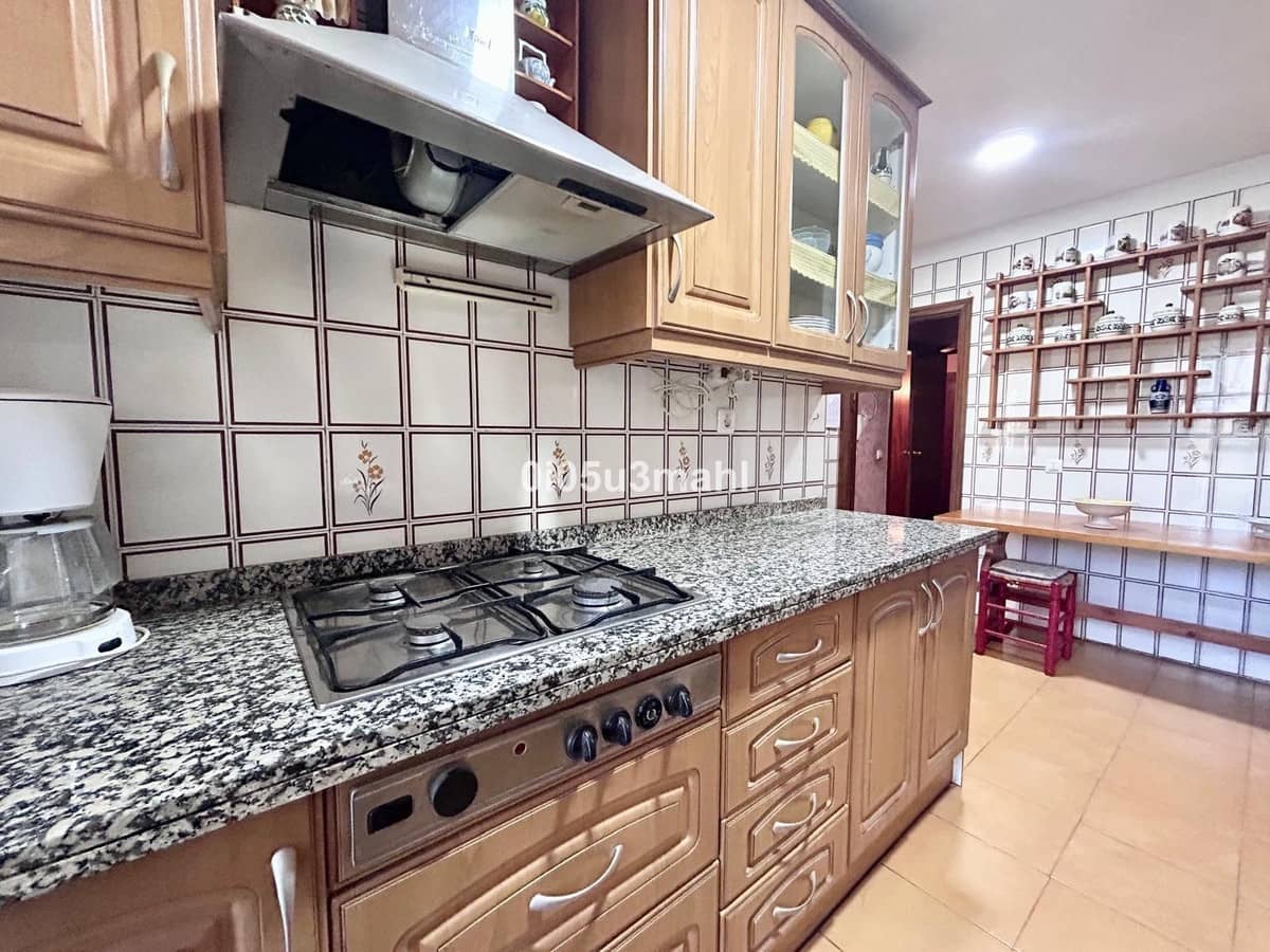 4 bedroom Apartment for sale in Malaga city with pool garage - € 1,050,000 (Ref: 10122588)