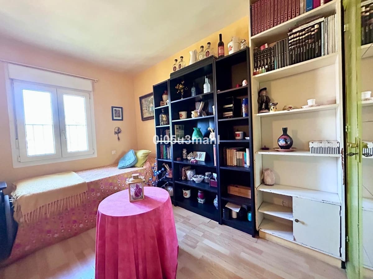 4 bedroom Apartment for sale in Malaga city with pool garage - € 1,050,000 (Ref: 10122588)