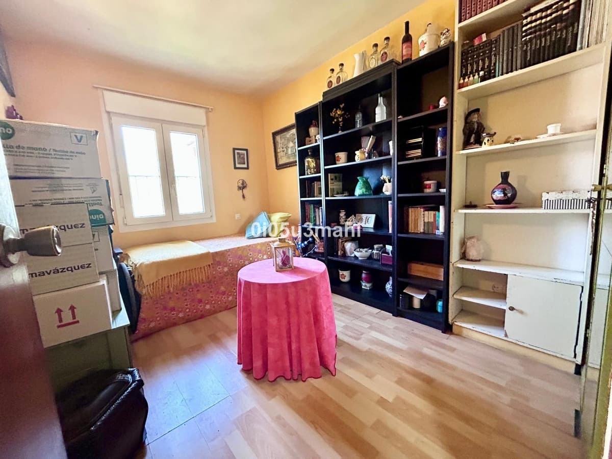 4 bedroom Apartment for sale in Malaga city with pool garage - € 1,050,000 (Ref: 10122588)