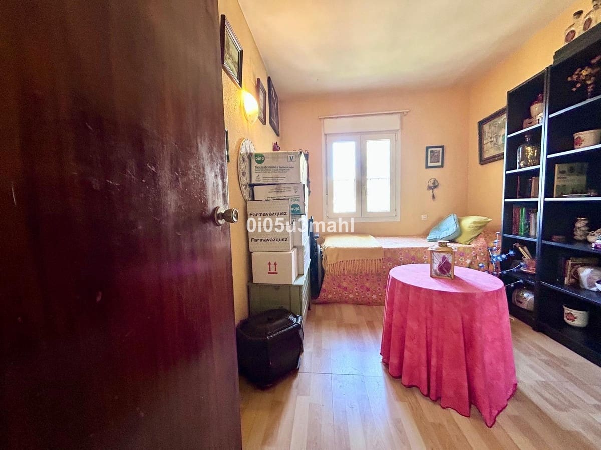 4 bedroom Apartment for sale in Malaga city with pool garage - € 1,050,000 (Ref: 10122588)