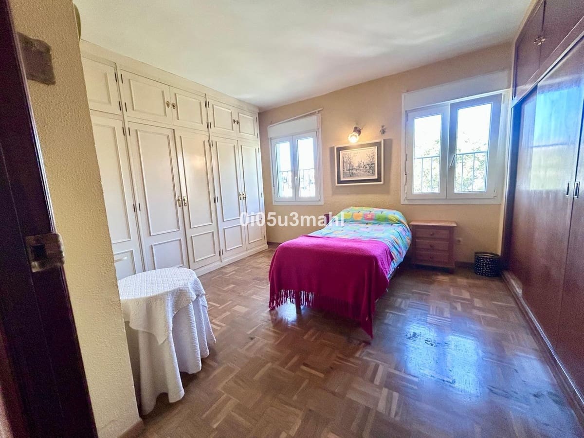4 bedroom Apartment for sale in Malaga city with pool garage - € 1,050,000 (Ref: 10122588)